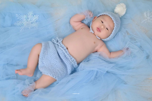 江阴宝宝睡迷糊了才肯吃奶 江阴宝宝睡迷糊了才肯吃奶